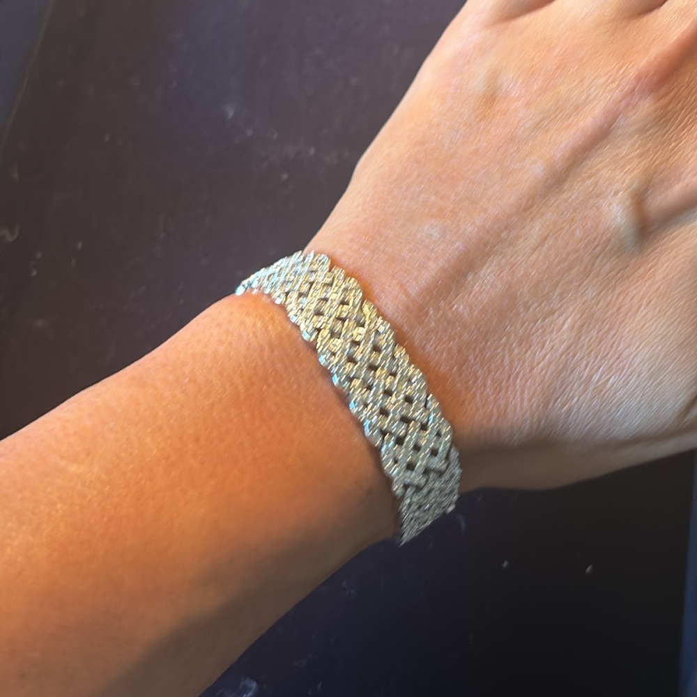Authentic Swarovski Crisscrossed weave Diamond Bracelet. Excellent condition - Picture 15 of 17